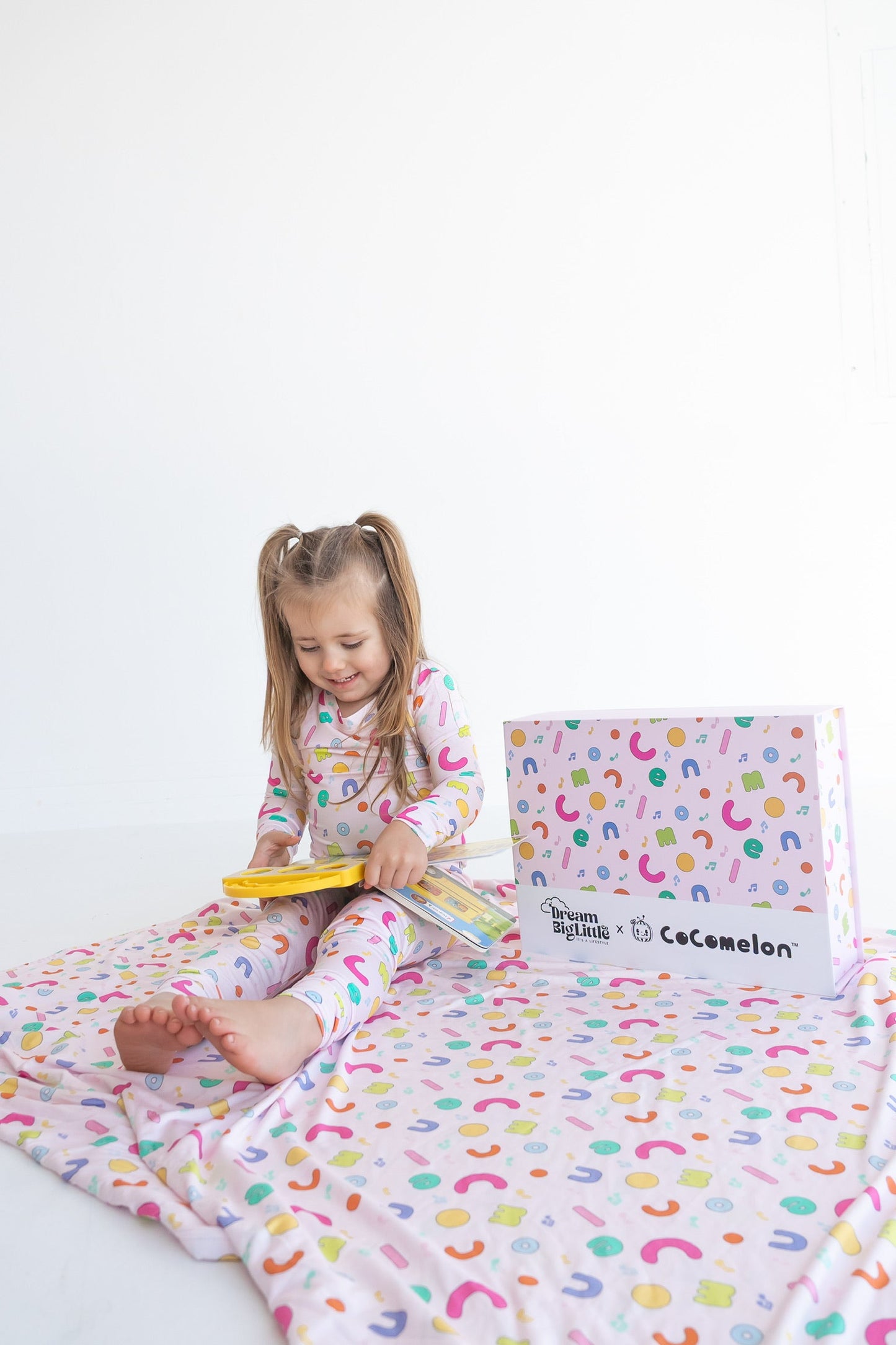 Exclusive CoComelon Gift Box