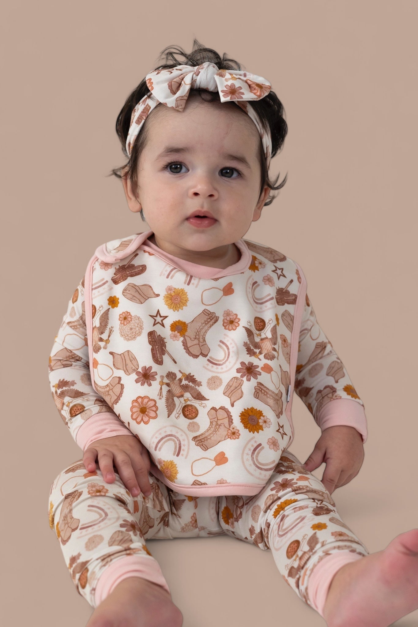 FLOWERS AND BOOTS DREAM BABY BIB