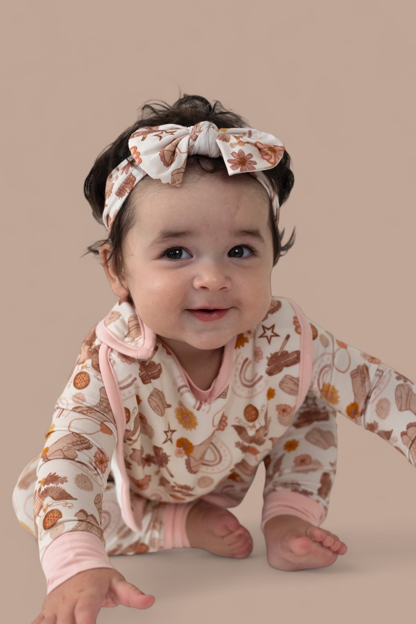 FLOWERS AND BOOTS DREAM BABY BIB