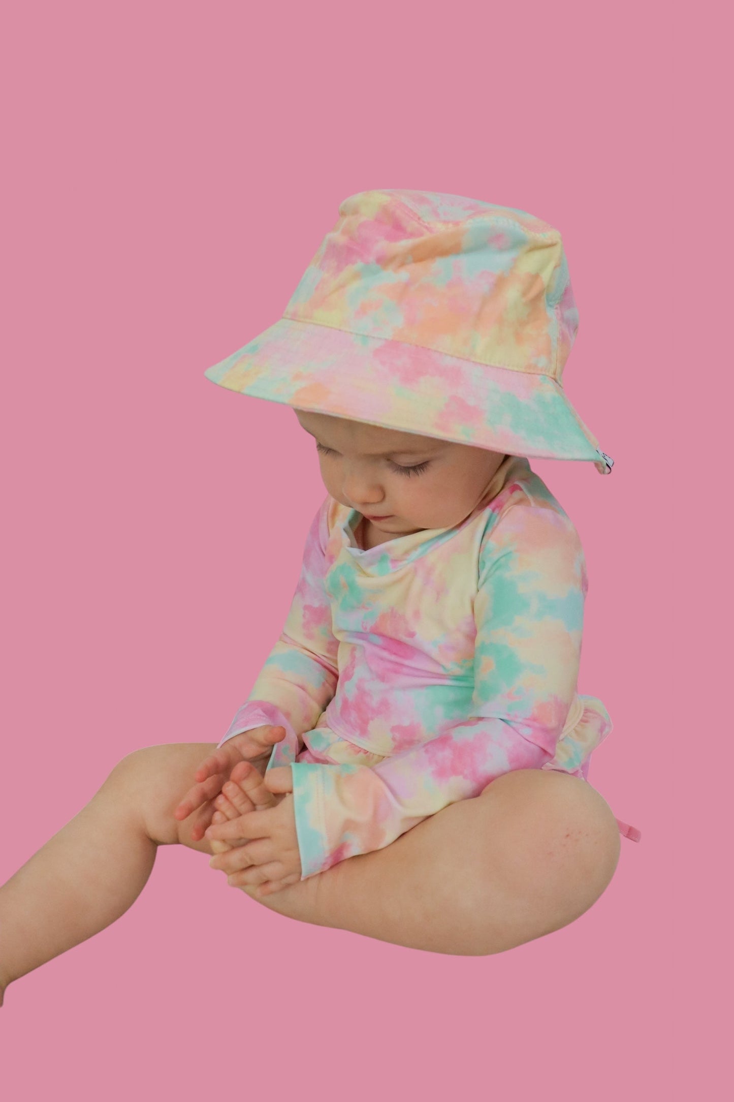RAINBOW CLOUDS DREAM BUCKET HAT