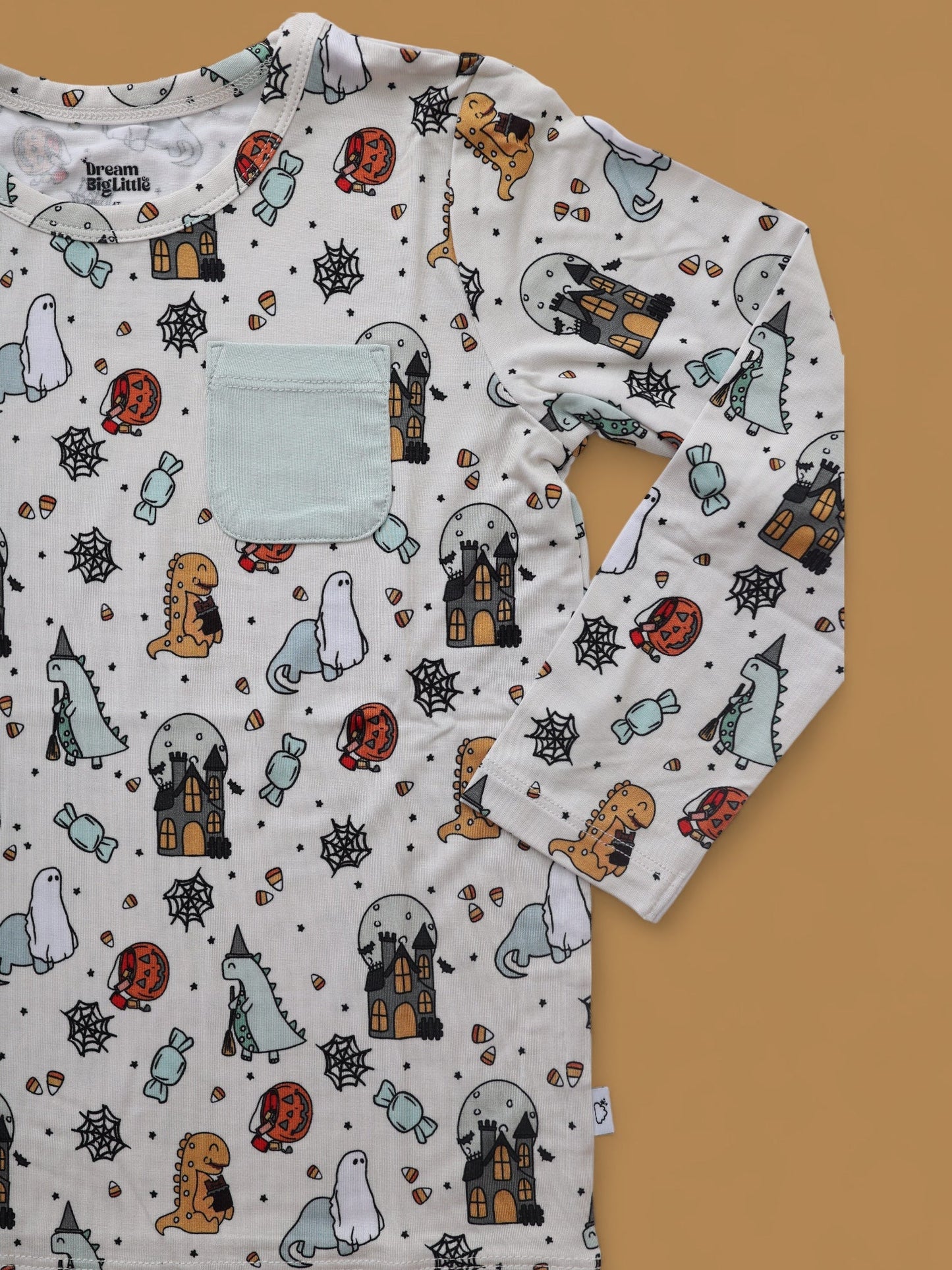 TRICK ROAR TREAT DREAM POCKET TEE