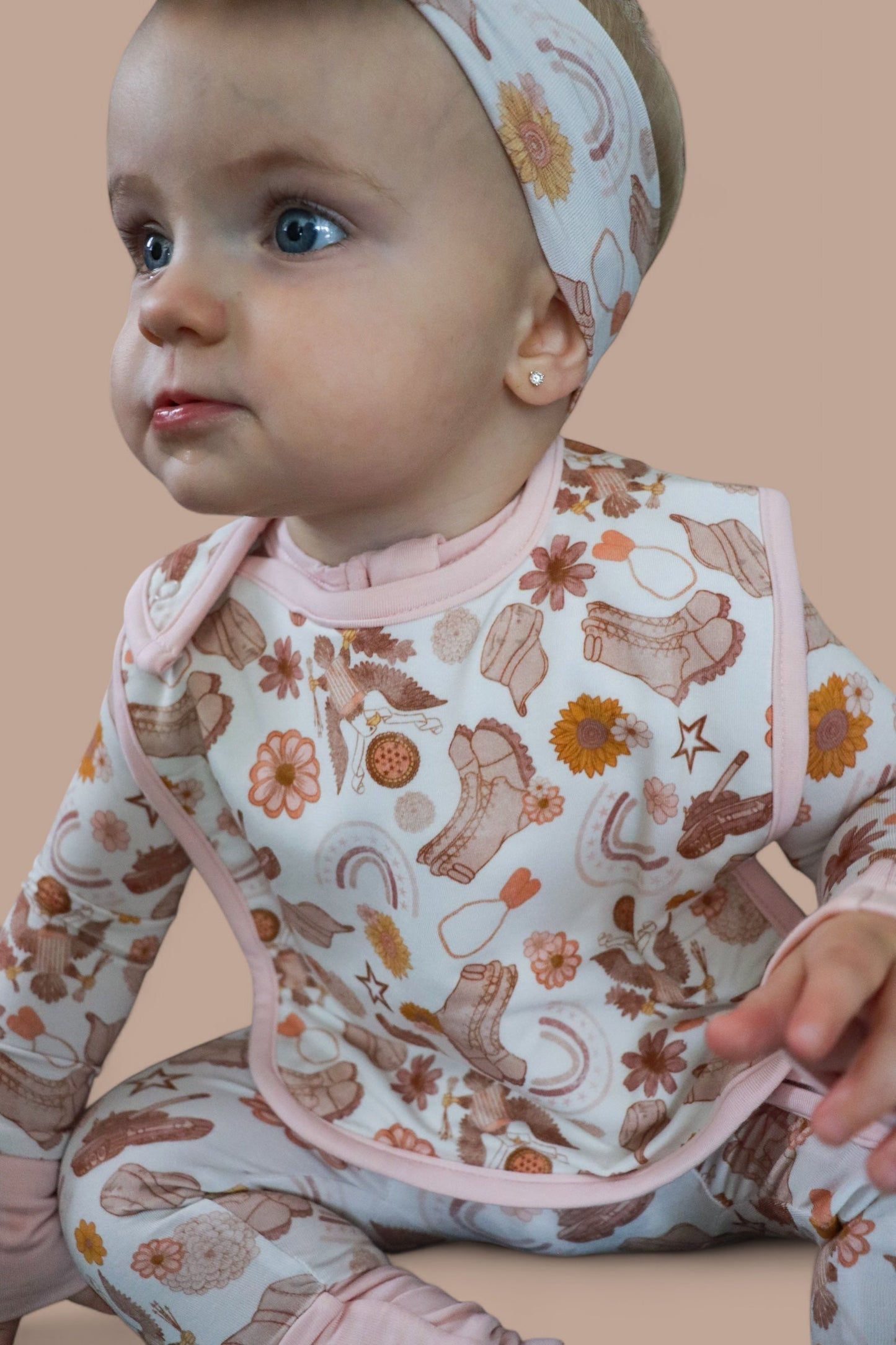 FLOWERS AND BOOTS DREAM BABY BIB