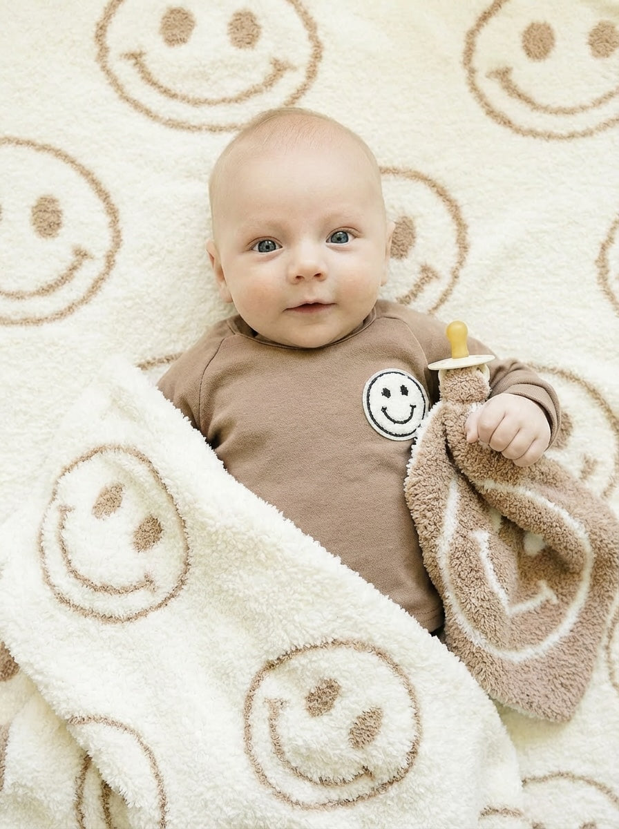 Smiley Fuzzy Blanket | Latte